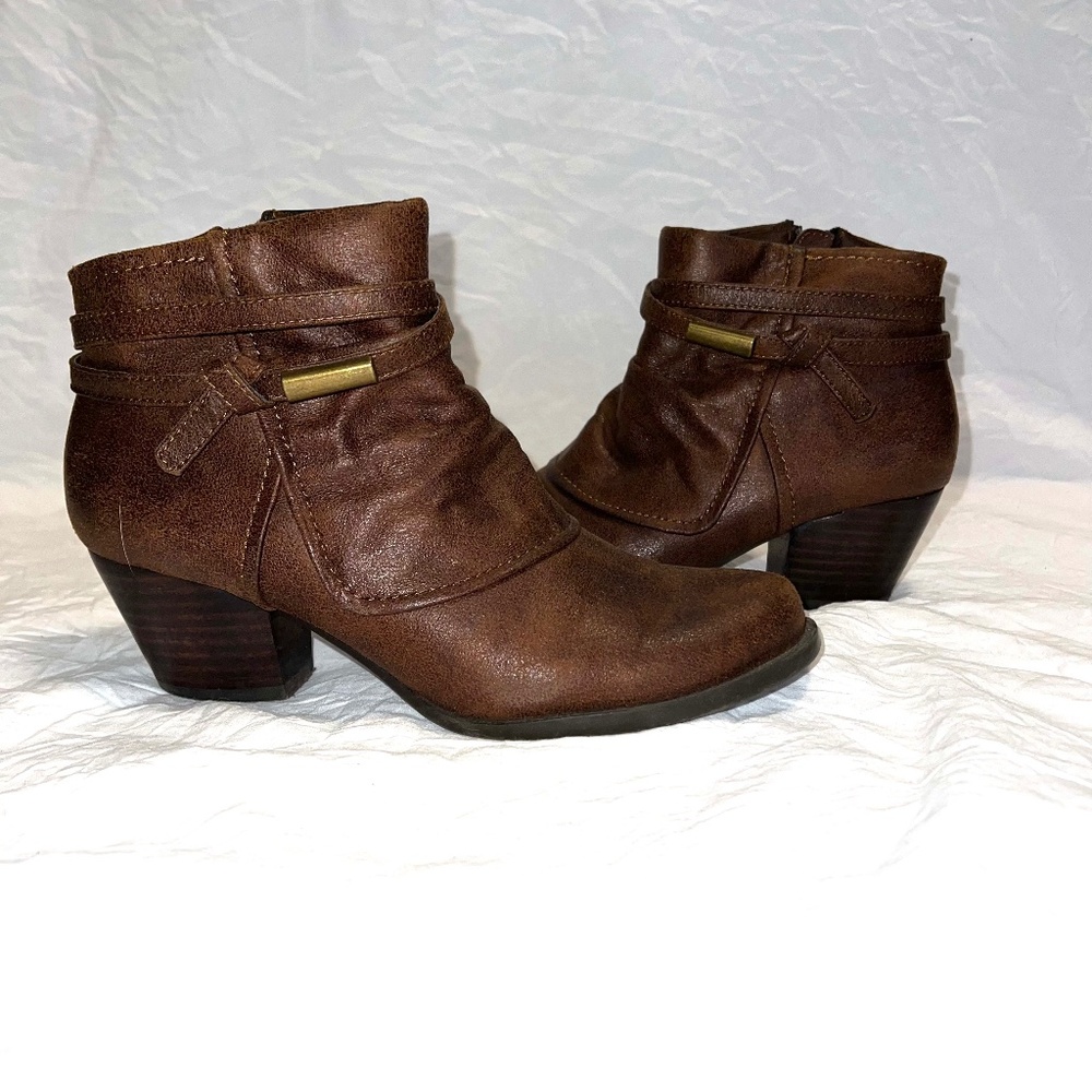 BareTraps Rhapsody Women’s Brown Ankle Boots - Size 6